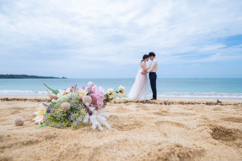 優しく色味を添えるブーケ