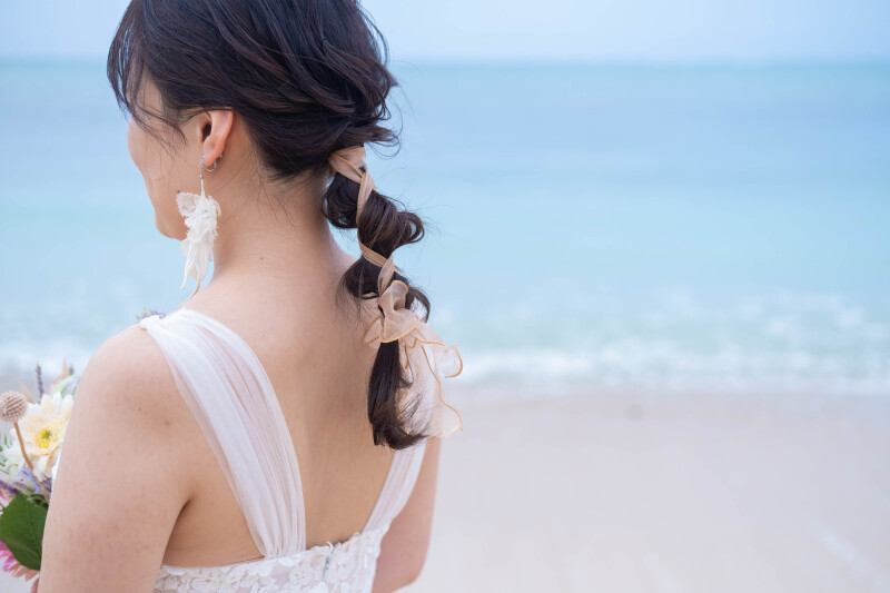 ビーチに合うカジュアルなヘアスタイル