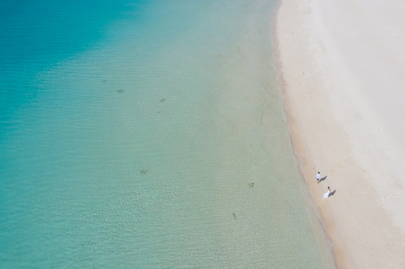 沖縄フォトウェディング必須のドローン空撮