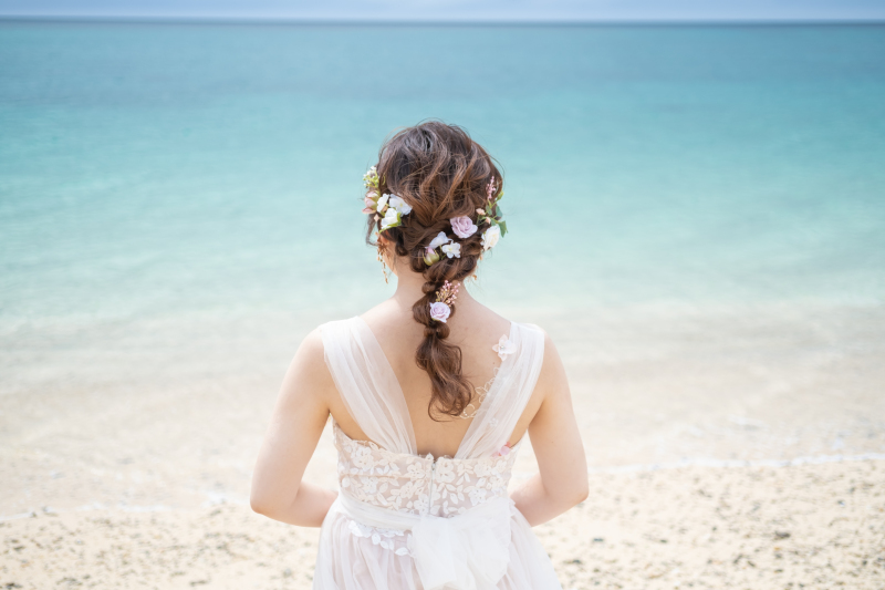 撮影地に合わせてドレスチェンジとヘアチェンジ