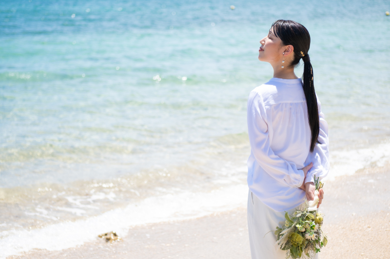 ヘアスタイルもシンプルに