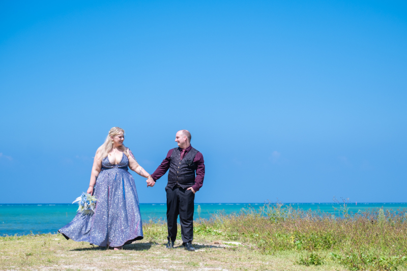 手をつないで仲良く♪