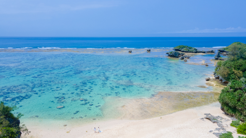 青い海が美しいざねー浜へ移動