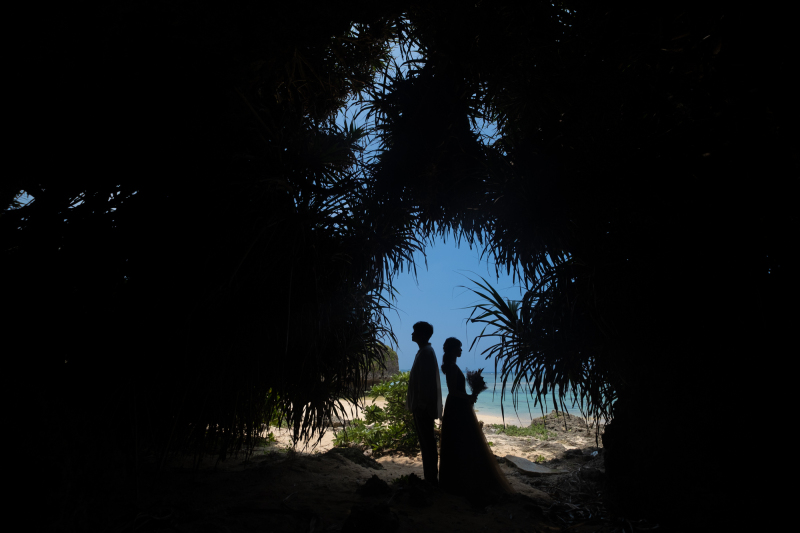 シルエット姿のおふたり