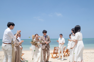 家族だけでのビーチ挙式＋パーティー＋サンセット撮影