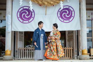 【和装＋洋装】沖縄フォトウェディング影Mプラン！念願の青空で笑顔いっぱい♪