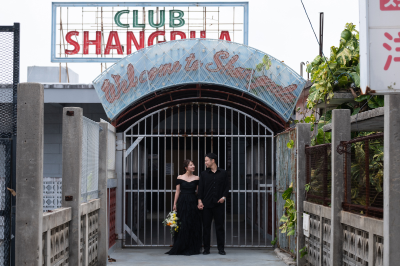 昼と夜でまったく表情が変わる街並み