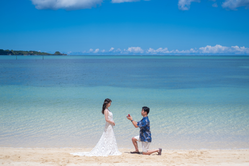 沖縄の美しいビーチで…