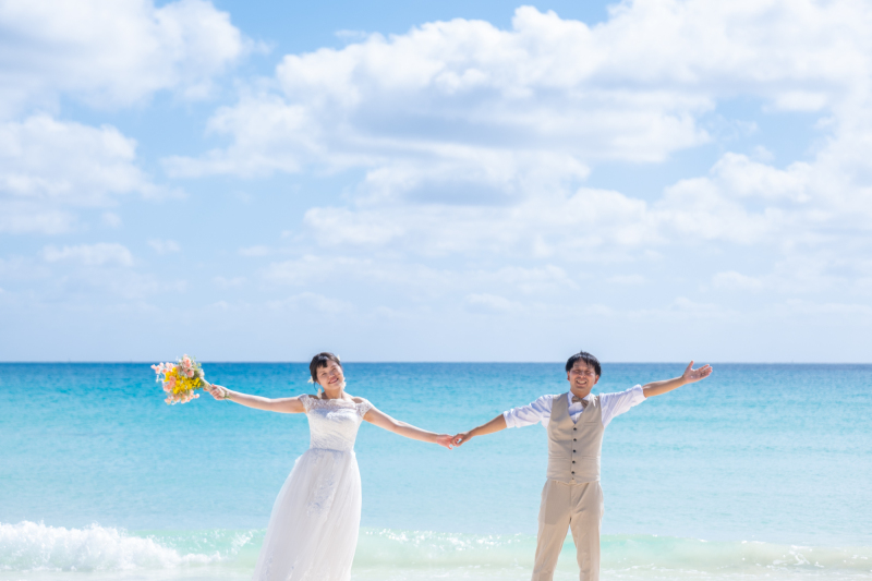 【石垣島・宮古島・与論島限定】沖縄フォトウェディングM〈4Kドローン写真撮影付き〉