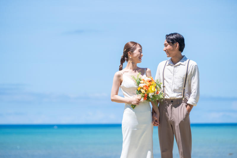 【サンセットオプション付き・ヘアチェンジ無料】沖縄の海・森・夕景、合計撮影地3箇所を楽しむ贅沢な沖縄フォトウェディング
