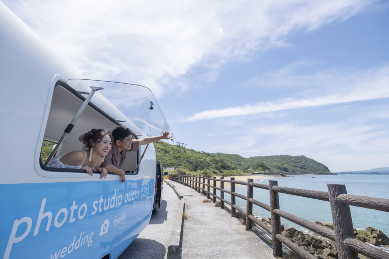【3組様限定!】モニタープラン二弾トレーラーで沖縄を旅するフォトウェディングツアー♪結婚式にも使用できる映像&ドローン動画付き!