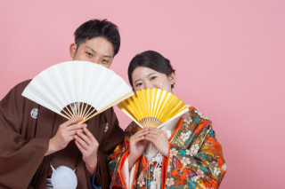 和装は涼しいスタジオで、洋装は沖縄の美しいビーチ(1箇所)で。 夏の沖縄フォトウェディングにぴったりな和洋装プラン♪