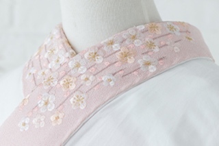 刺繍襟：ピンク