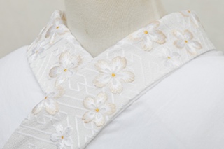 刺繍襟：白・桜
