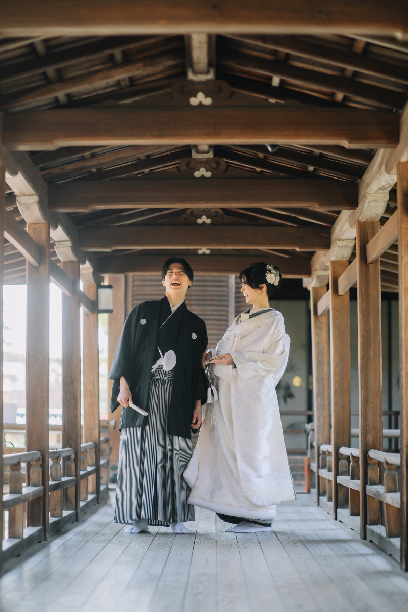 大覚寺らしい趣のある木造の回廊で