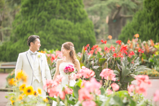 二人だけの結婚式♡お花を散りばめて。