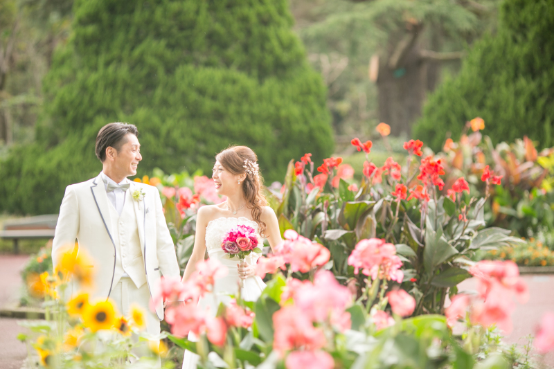 二人だけの結婚式♡お花を散りばめて。