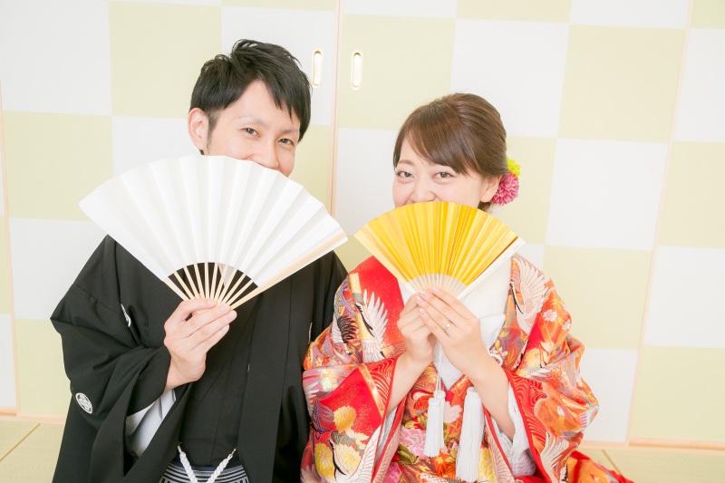 華やかに
