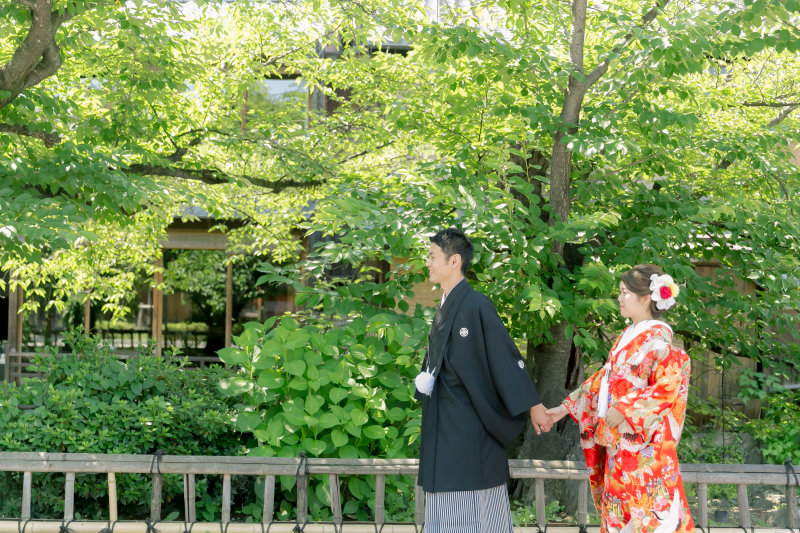 手を引いて