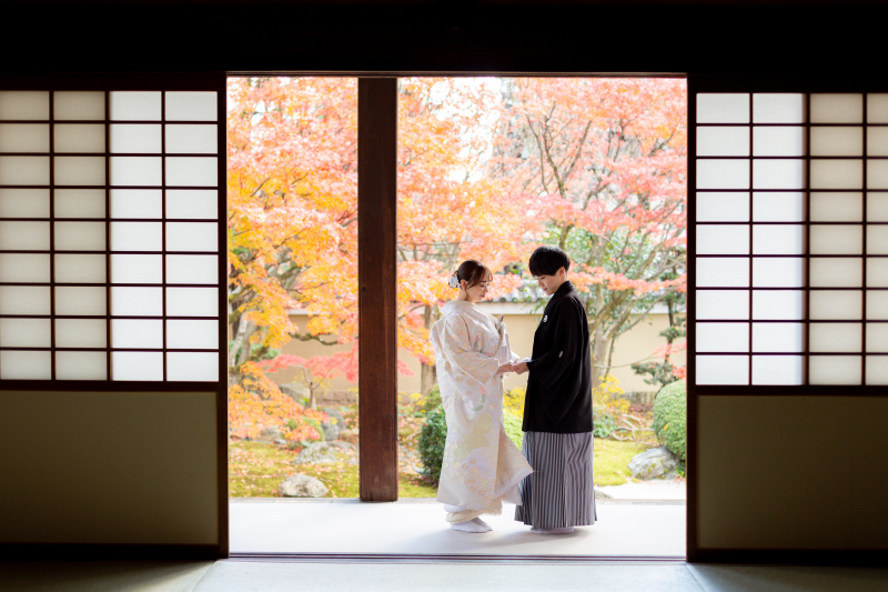 色鮮やかな紅葉に包まれて
