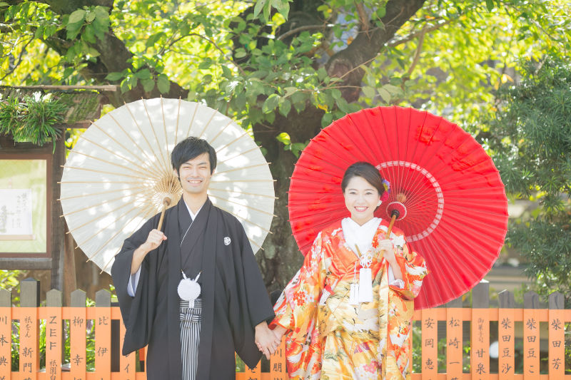 華やかに