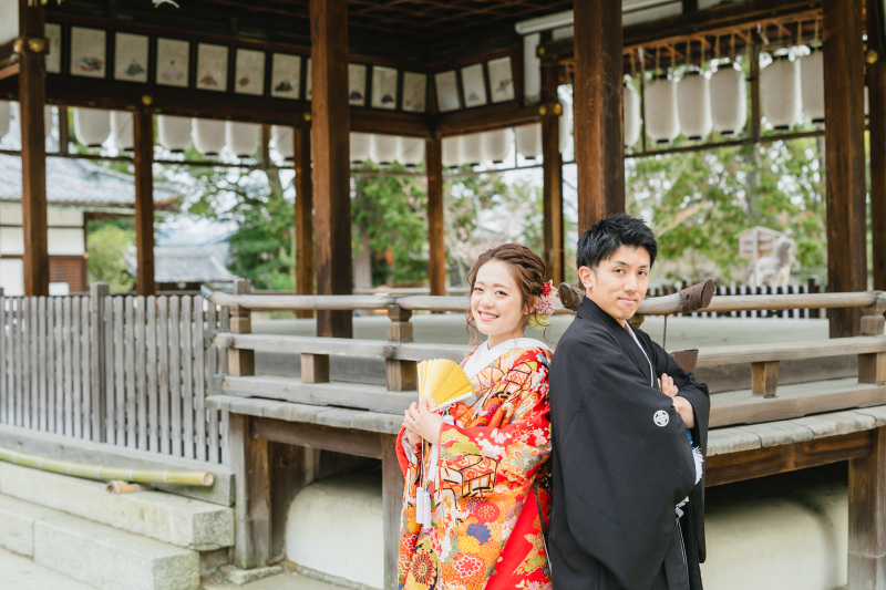 背中合わせ