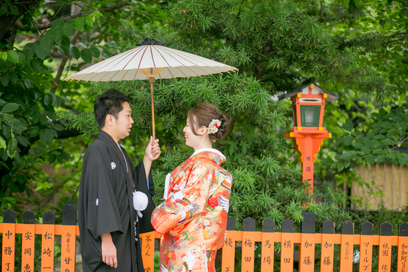見つめ合う