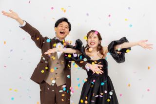 持ち込みグッズで、おふたりらしさ全開の前撮りに