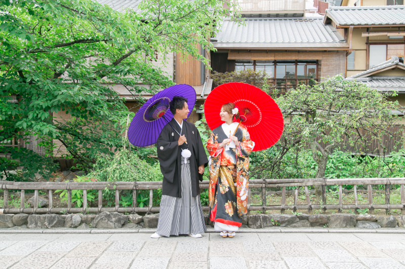 華やかに