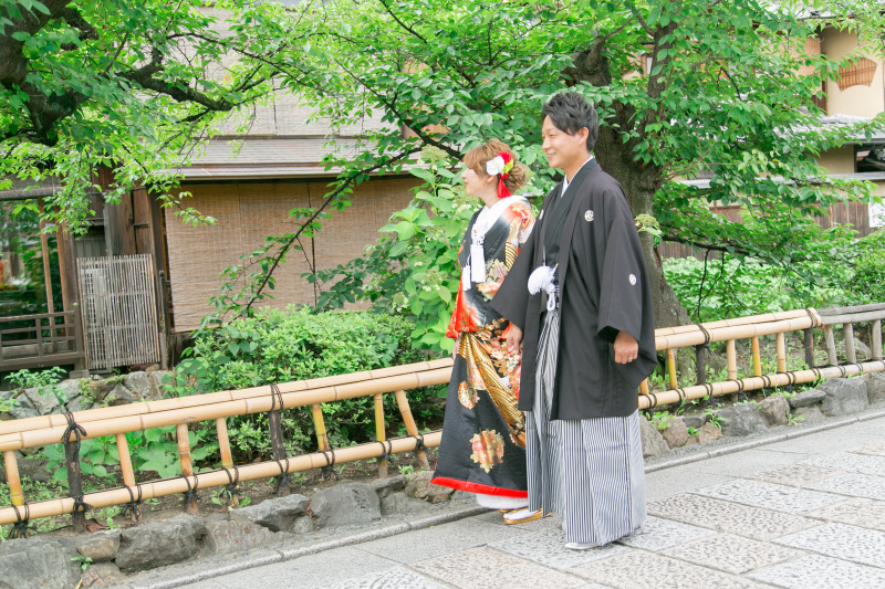 ゆっくり歩いて行く。