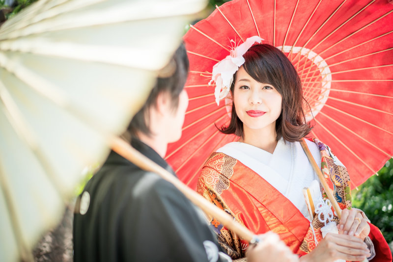 華やかに