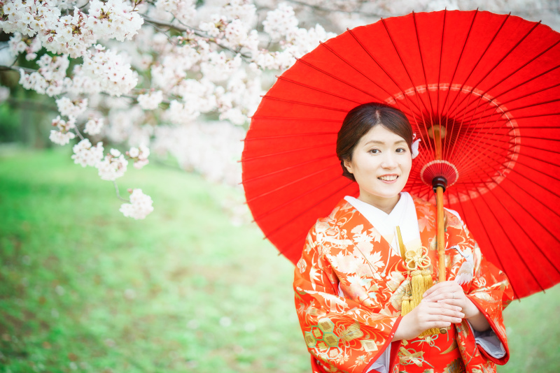 華やかに