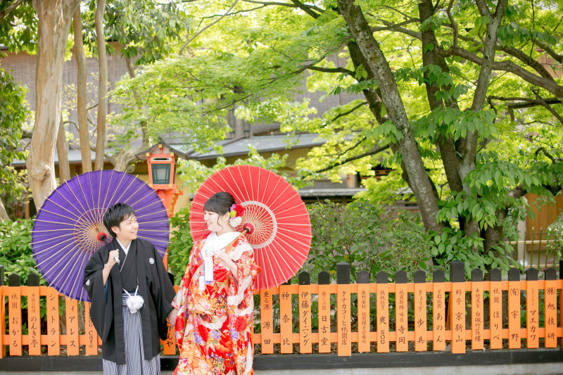 見つめ合う