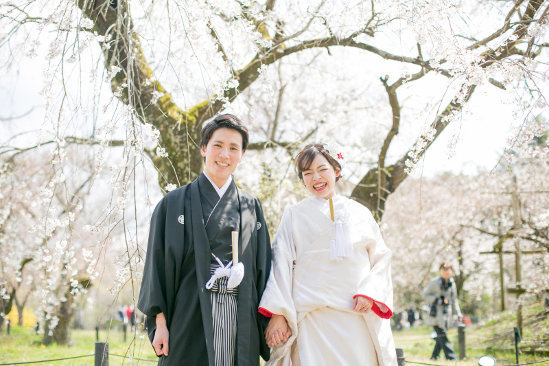 自然と笑顔が溢れる♪ガーデン和婚フォト