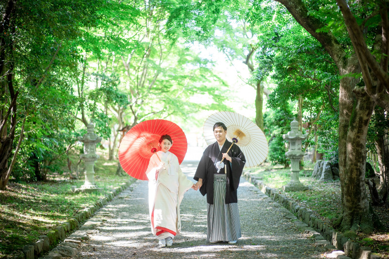 華やかに