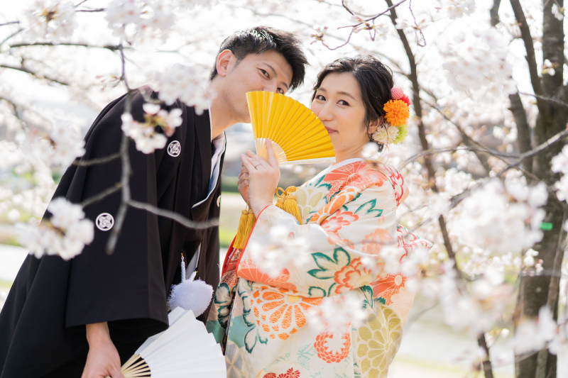 華やかに