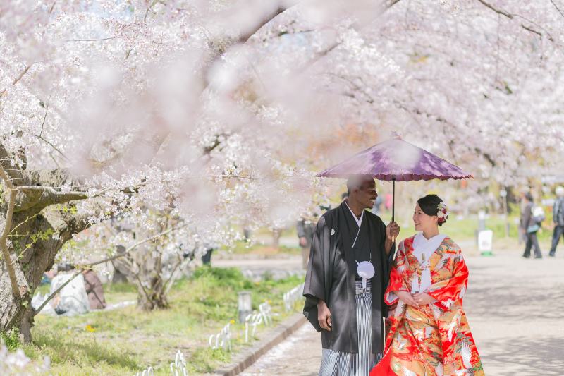 桜の空の下