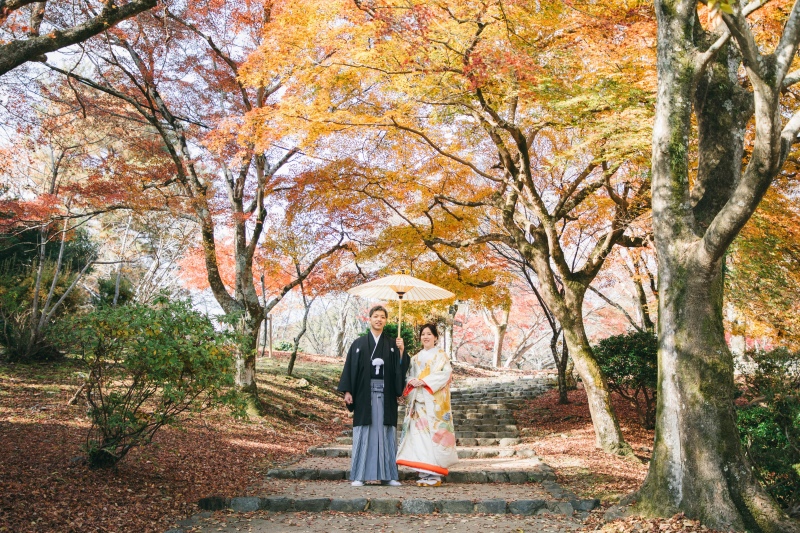 【紅葉シーズン(11/21-12/6)限定】和装1点ロケーション+洋装1点ロケーションプラン
