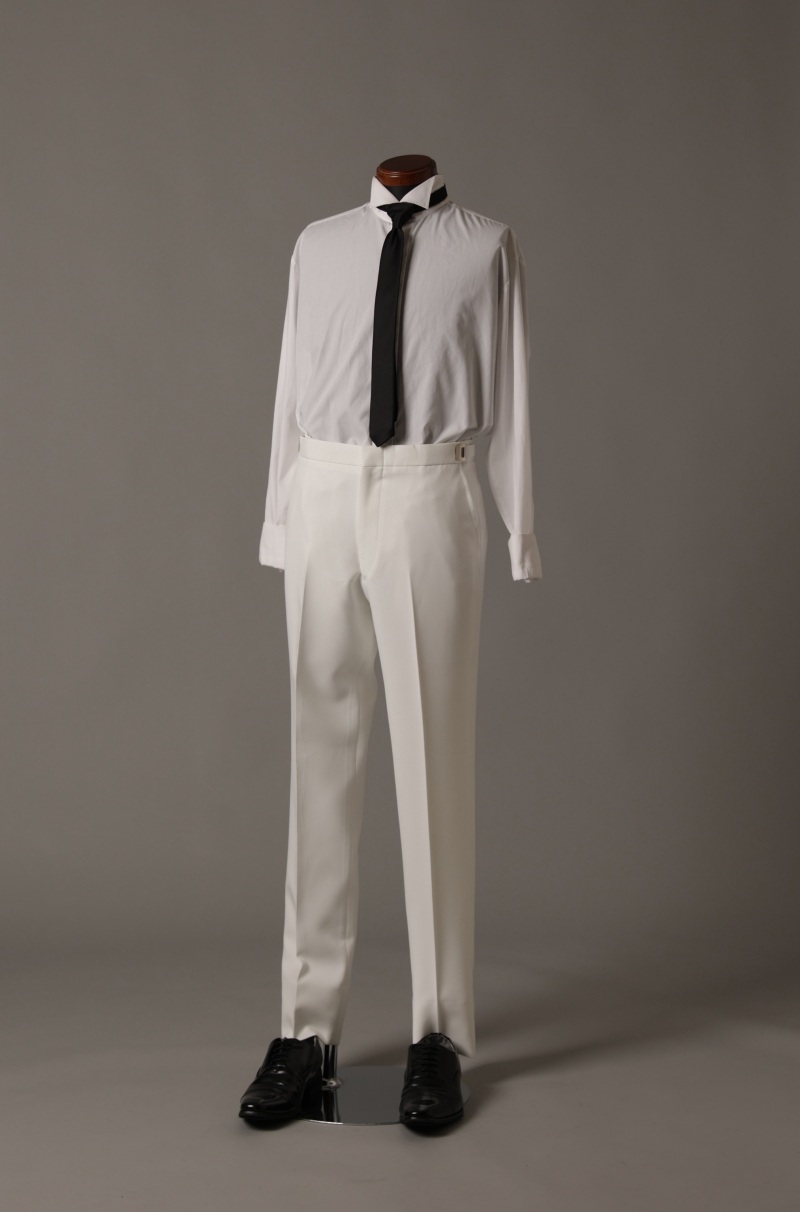 ホワイト(ジャケットなし・棒タイ)