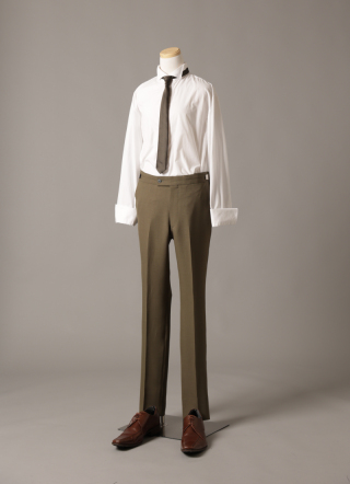 カーキ（ジャケットなし・棒タイ）