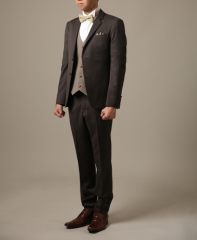 ダークブラウン