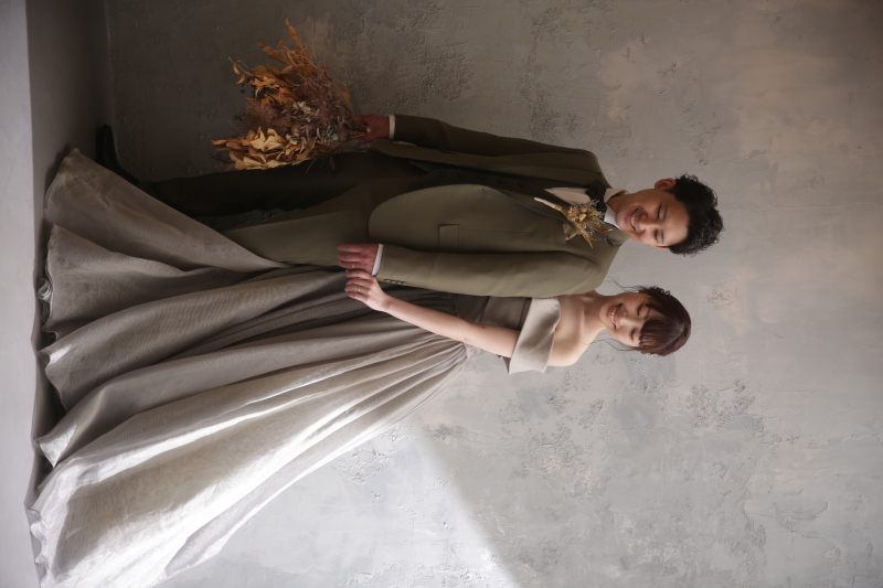 4着目：カーキカラードレス