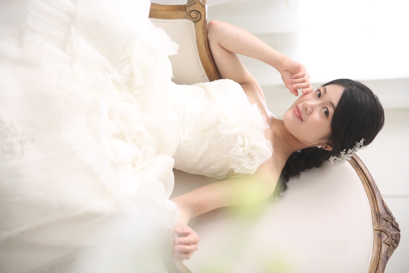 椅子に腰掛けたスタイルも！