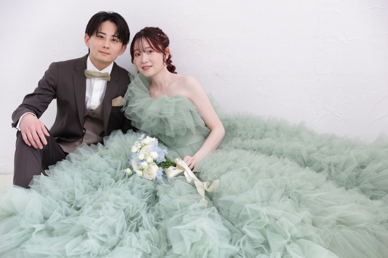 フリルに埋もれて。ドレスのお座りショット
