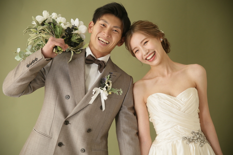 ブーケはお婿様が持つ事でカジュアルダウン