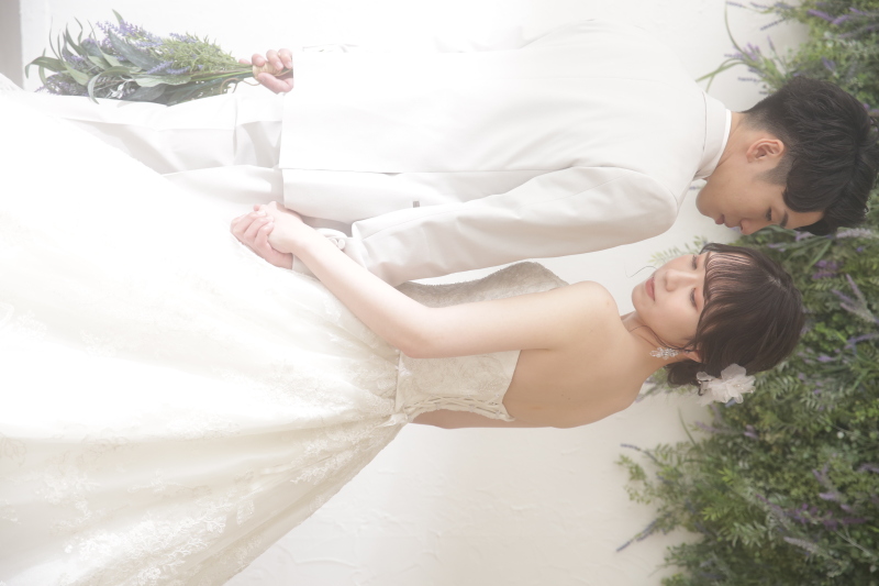 華やかなウェディングドレスと爽やかなタキシード！