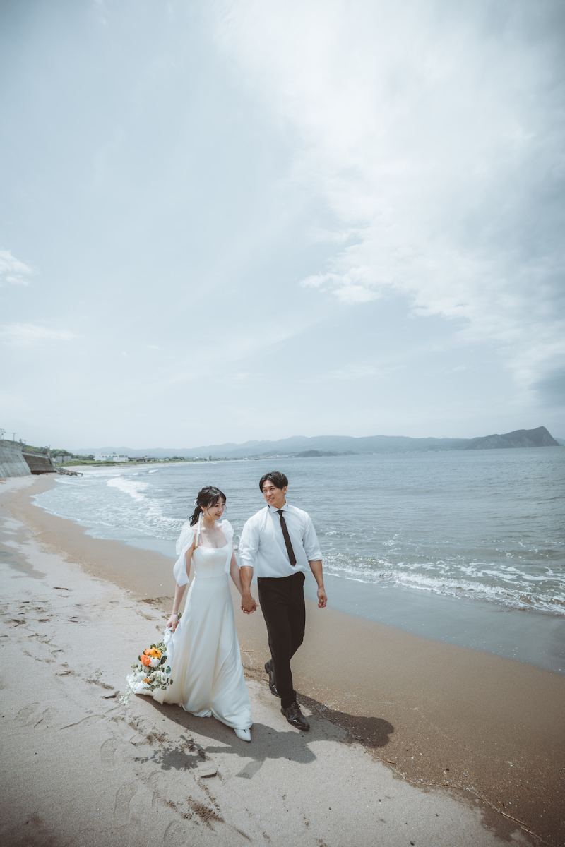 【日差しがあたたかい海辺を二人で】