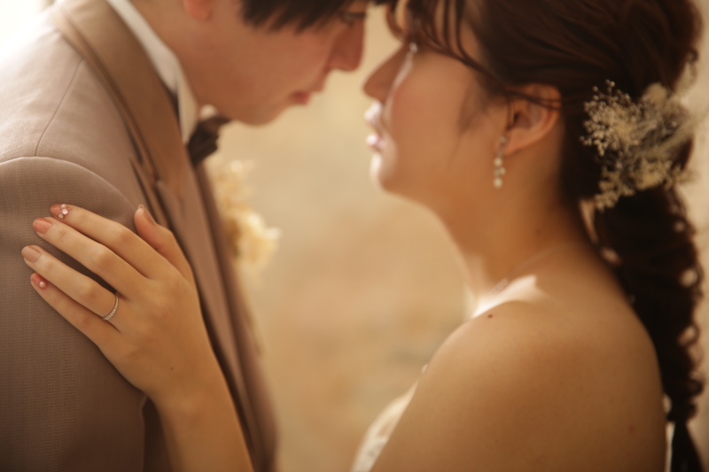 挙式を挙げない分、スタジオで挙式風のシーンを撮影!!