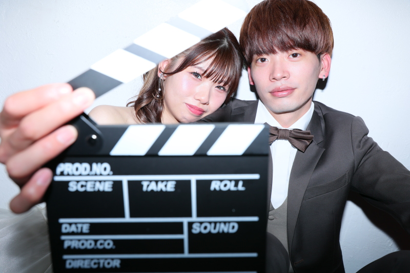 カチンコで遊び心をプラス