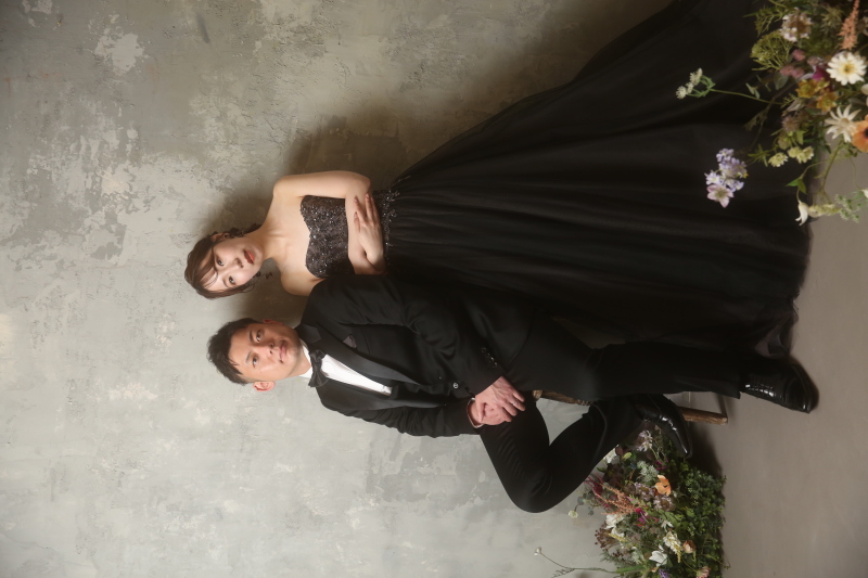 雰囲気をガラッと変えクールな瞬間も